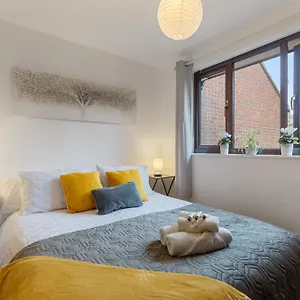 Short Stays At Claire Place Apartment